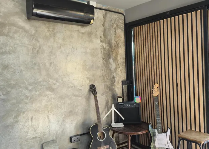 บ้านพักหลังวัดโลกโมฬี